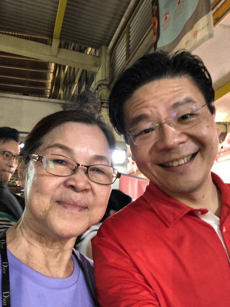 Ming Kee's owner with a visiting guest at the stall